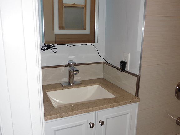 5th image of 1061 Clay St APT 1