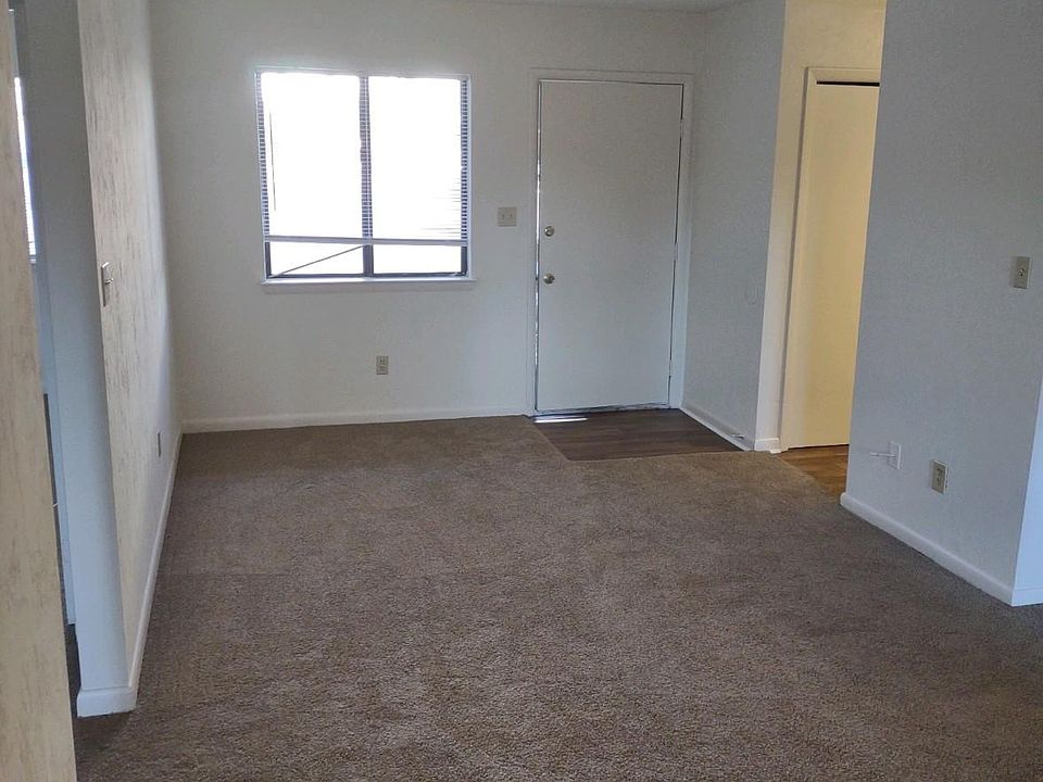 1st image of 1719 Buckingham Ct #D