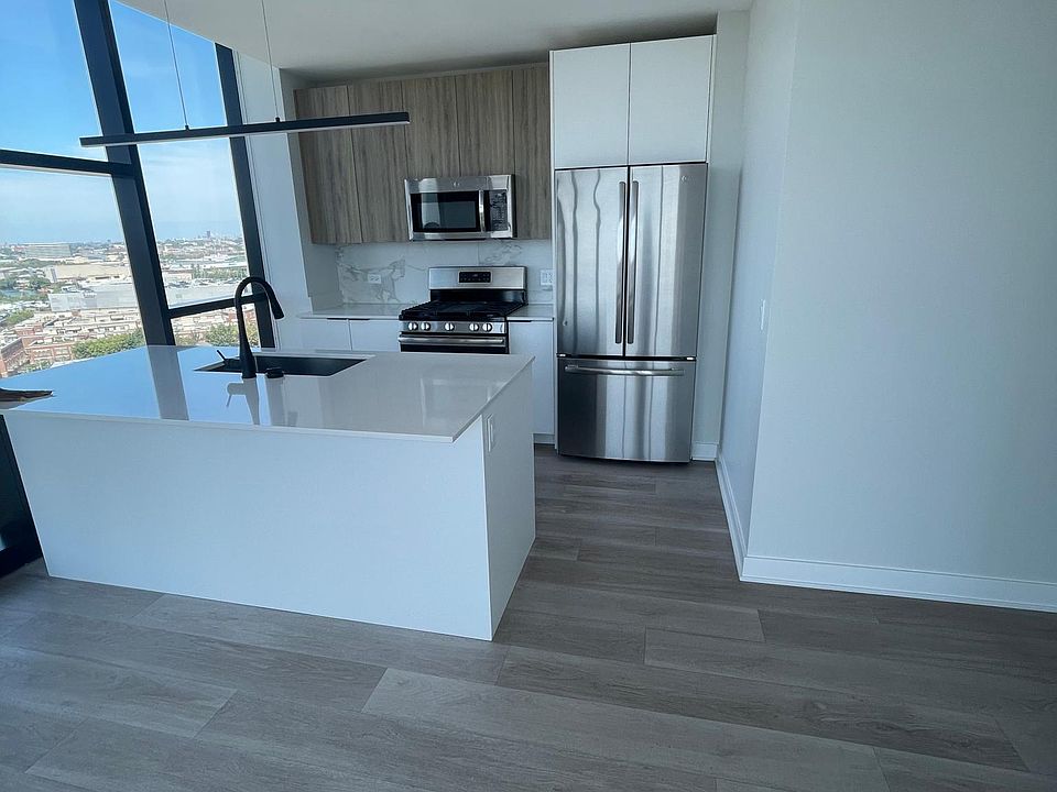 1st image of 100 N Hermitage Ave #1908