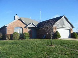 9 Downing Dr, Trafalgar, IN 46181