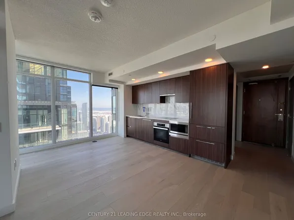 3 Concord City Place Way #7103, Toronto, ON M5V 0X4