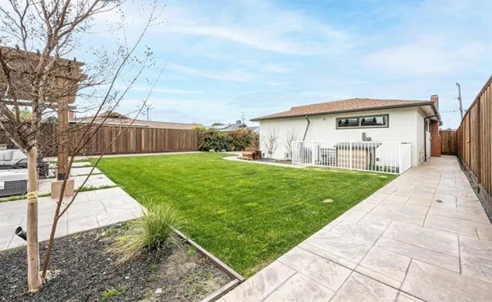 3 bed, 1210 sqft, $5,000 — Photo 4