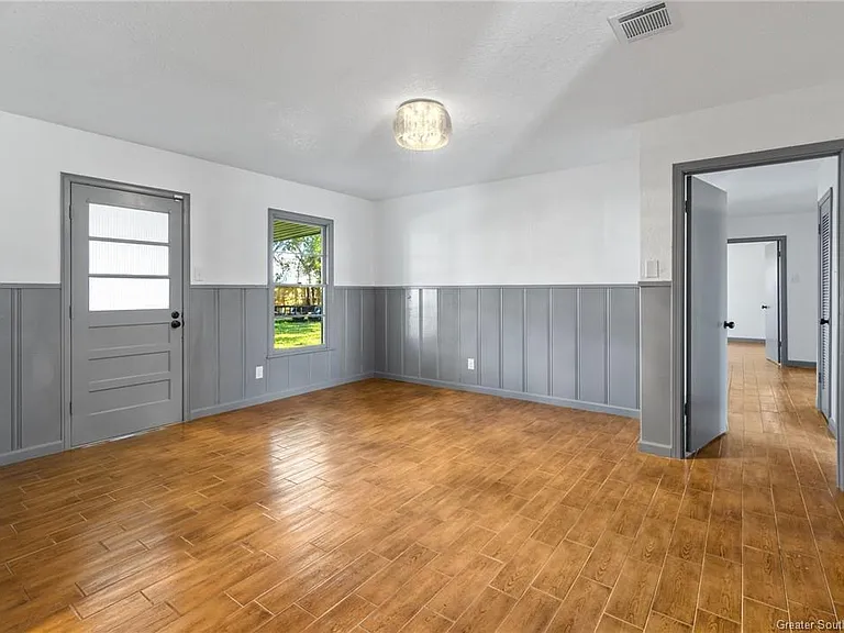 2707 Tupelo St — Photo 7