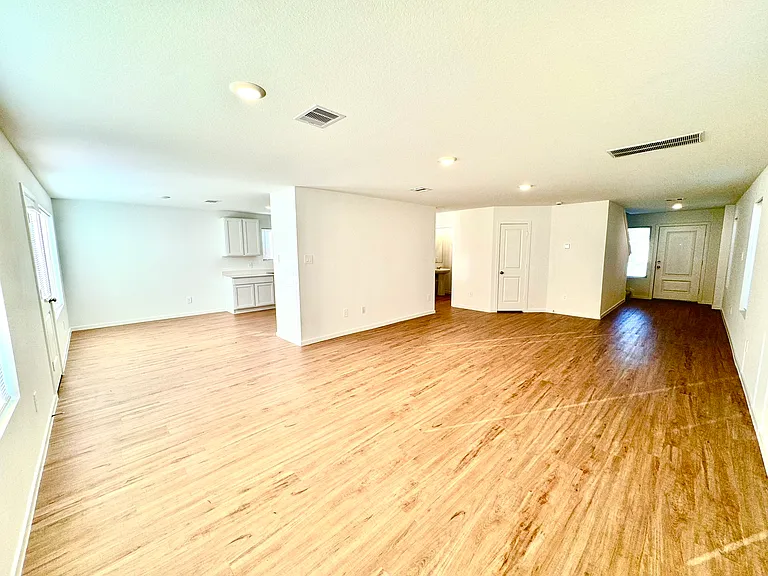 1553 San Sebastien Dr — Photo 3