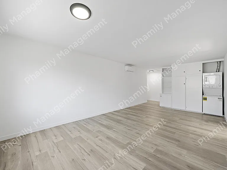 167 S Oak Knoll Ave #5 — Photo 3