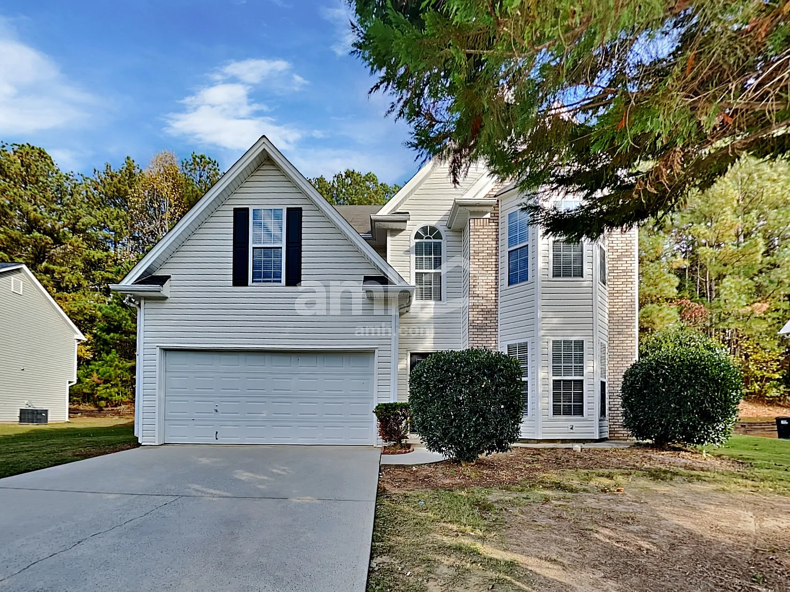4 bed, 2.5 bath, 2082 sqft, $2,420 — Photo 1