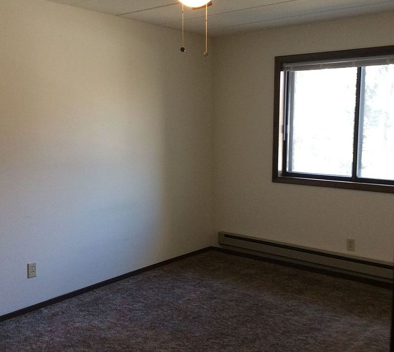 2nd image of 2050 Meadow Ln APT 7