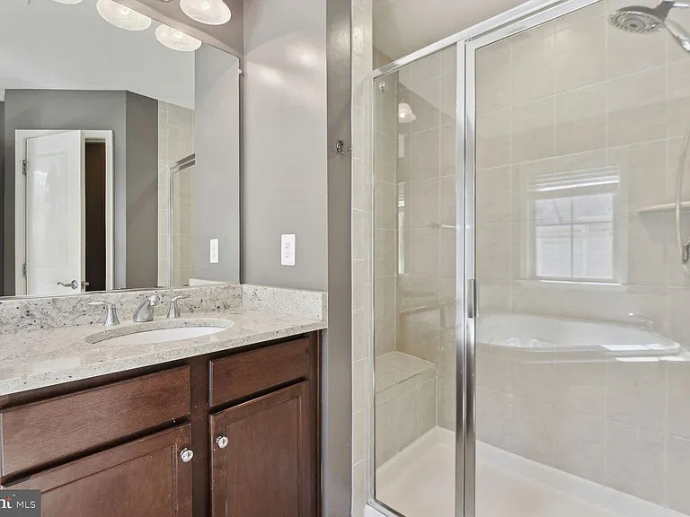 3439 Kemper Rd — Photo 34