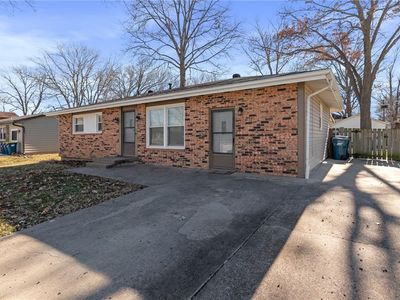 313 Eastwood Ln, Liberty, MO, 64068