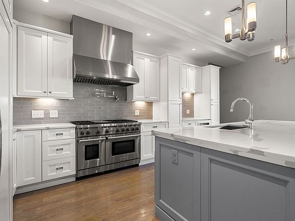 5th image of 621 E 1st St #D3