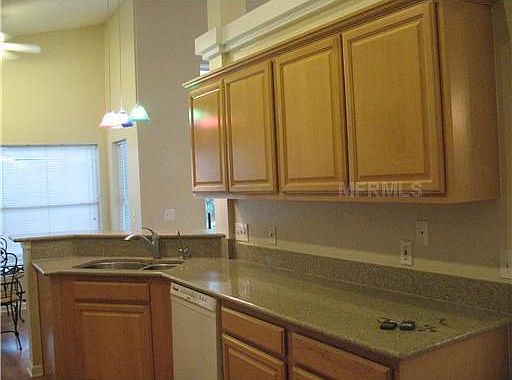 5th image of 1513 Woodsglen Dr