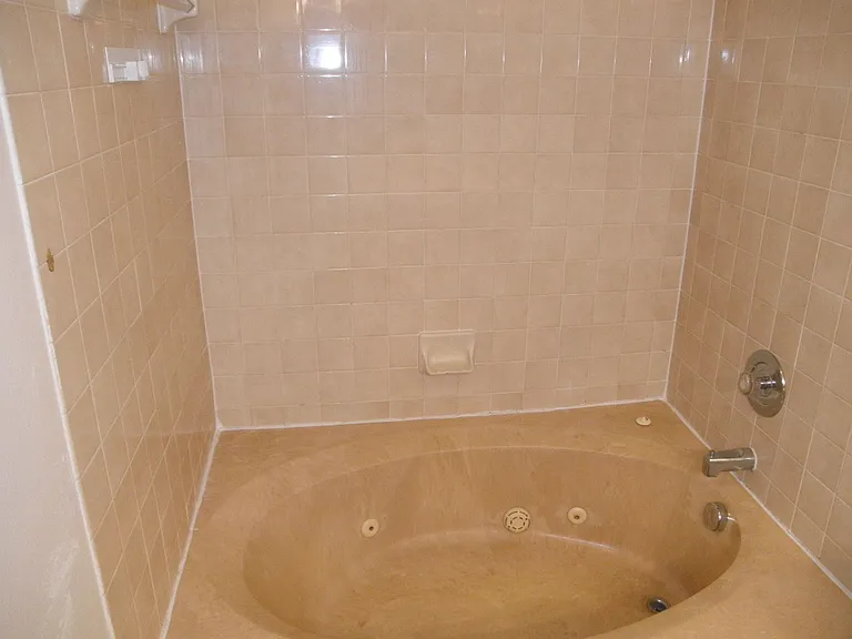 3662 Victoria Dr — Photo 15