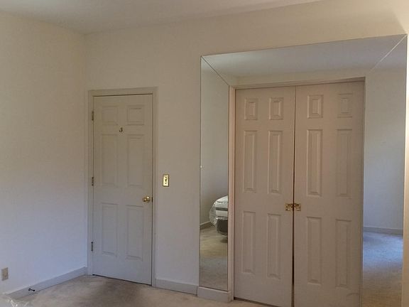 3rd image of 111 Bonnie Briar Ln