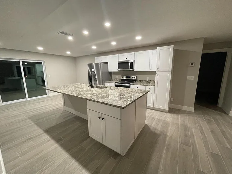 1446 S Hillcrest Ave — Photo 14