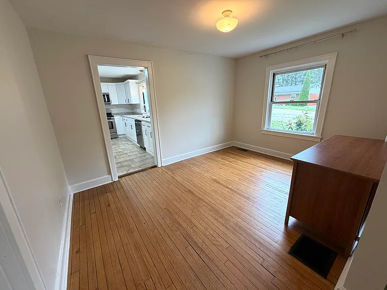 114 Beck St — Photo 3
