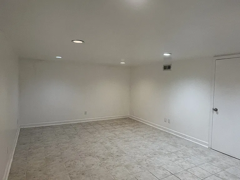 200 Colesville Manor Dr — Photo 9