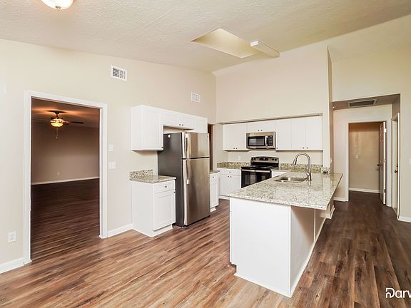 3rd image of 15914 Hampton Village Dr