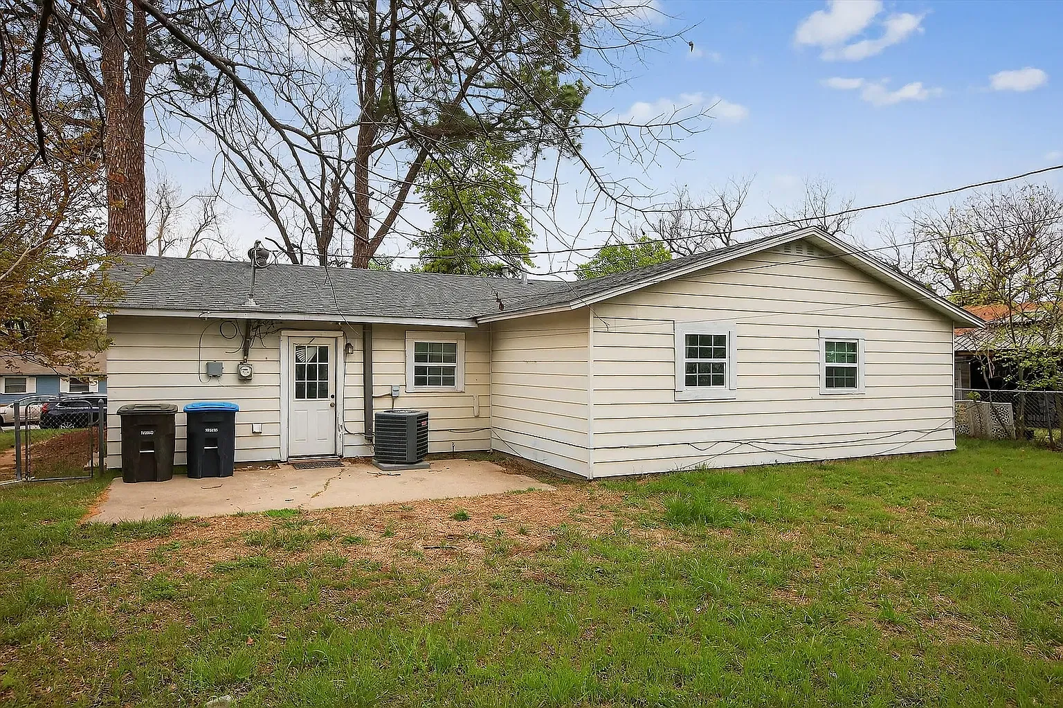 5 bed, 1244 sqft, $775 — Photo 2