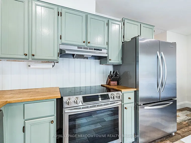 520 Pineview Gdns — Photo 10
