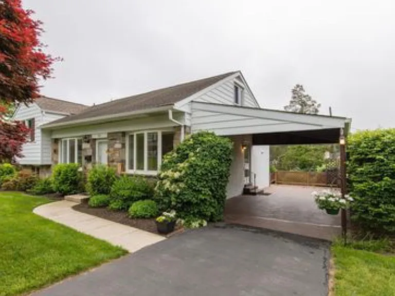30 Corson Rd — Photo 2