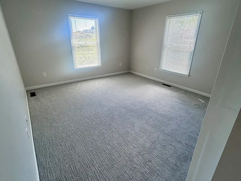 348 Diana Ct — Photo 15