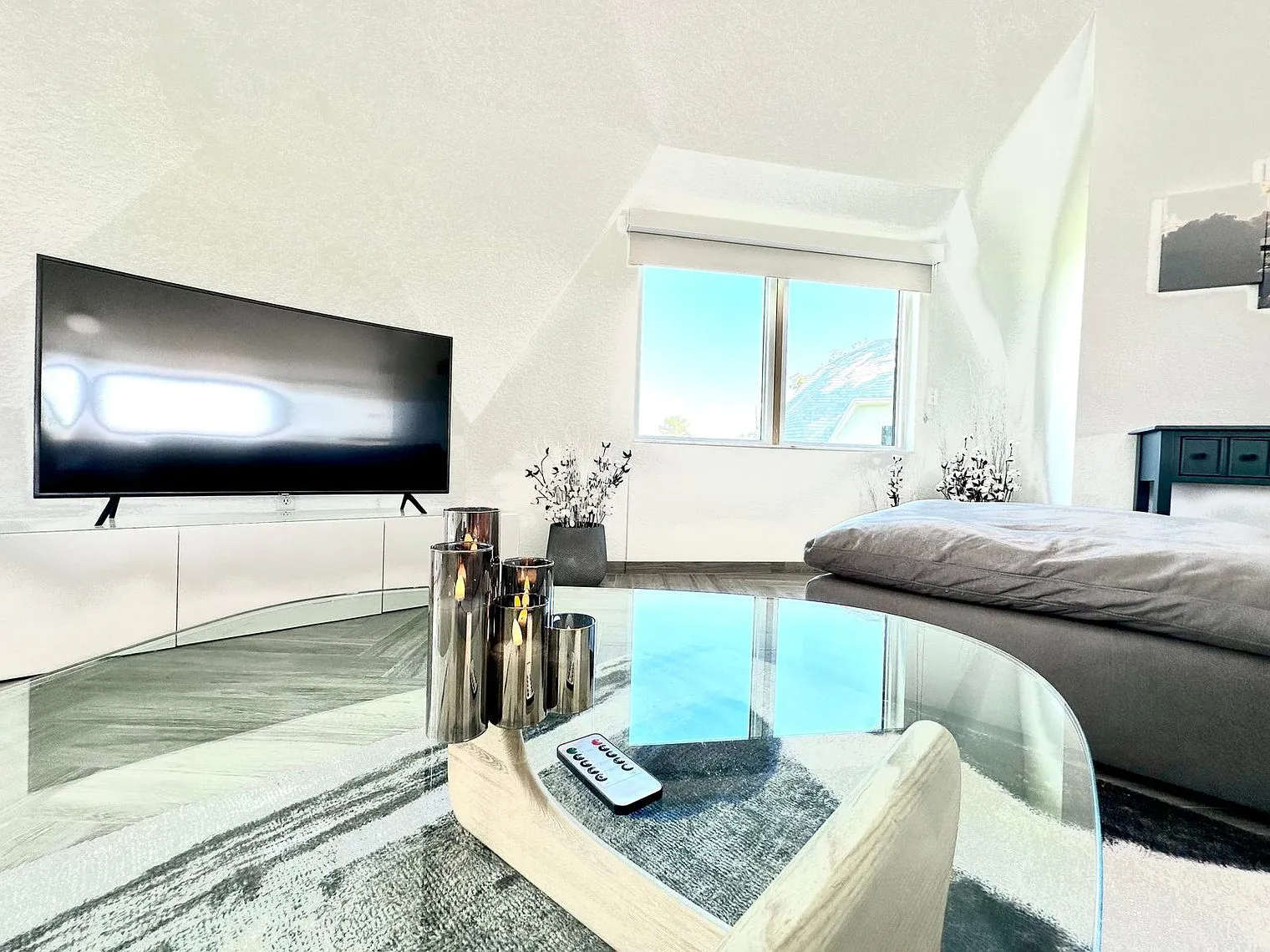 2 bed, 1.0 bath, 990 sqft, $6,000 — Photo 4