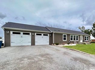 1719 N State Rd, Flora, IL 62839