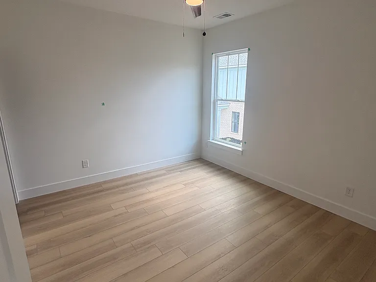 2462 Millwood Ave #B — Photo 3