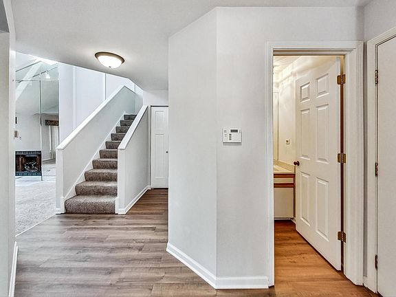 4th image of 802 Maywood Ct #3-C