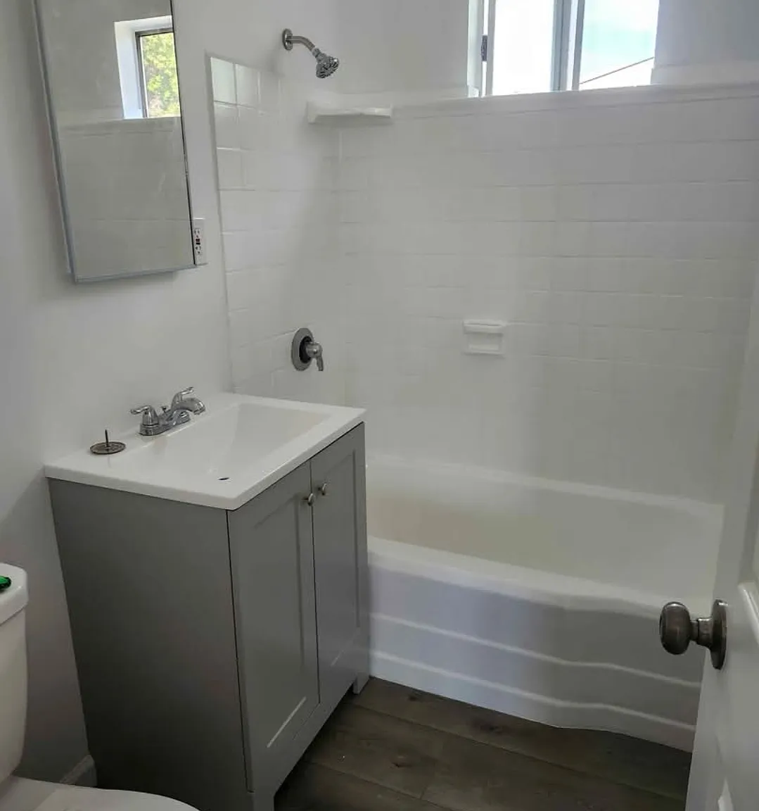 5751 1/2 Lexington Ave — Photo 2