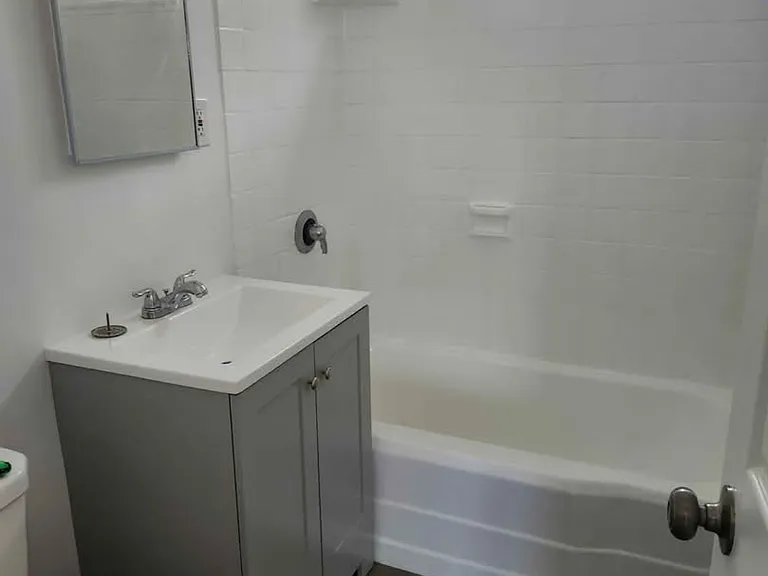 5751 1/2 Lexington Ave — Photo 3
