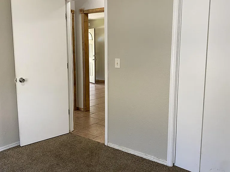 429 E Hillcrest Ln — Photo 19
