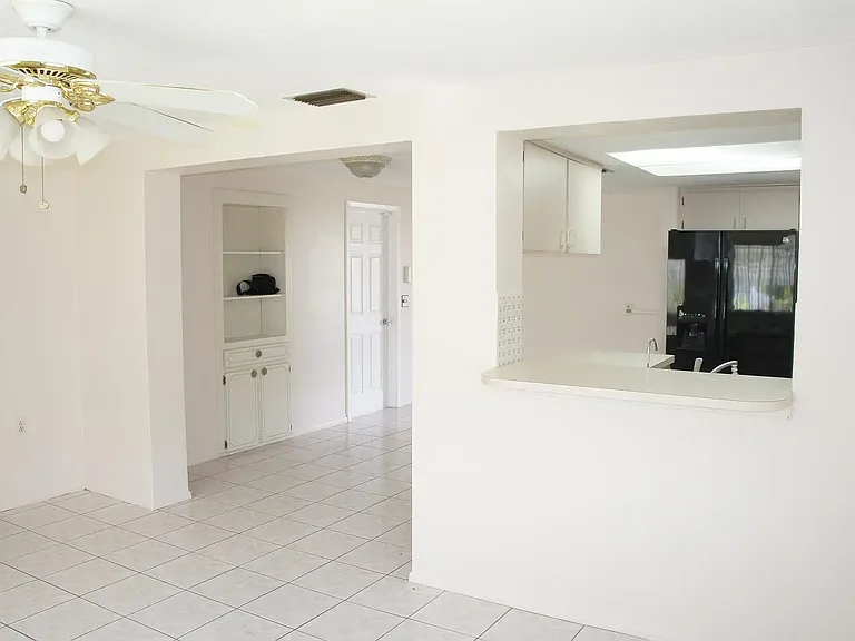 7608 Camelot Rd — Photo 6