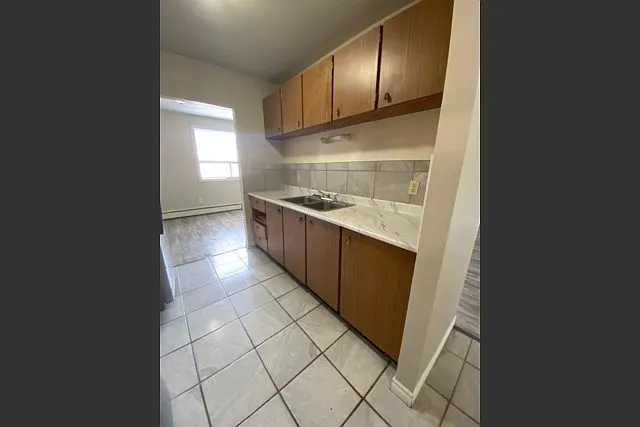 2 bed, 800 sqft, $1,600 — Photo 2