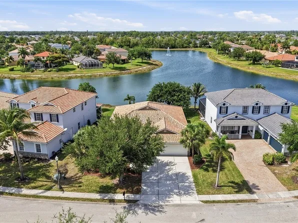 1121 Amber Lake Ct, Cape Coral, FL 33909