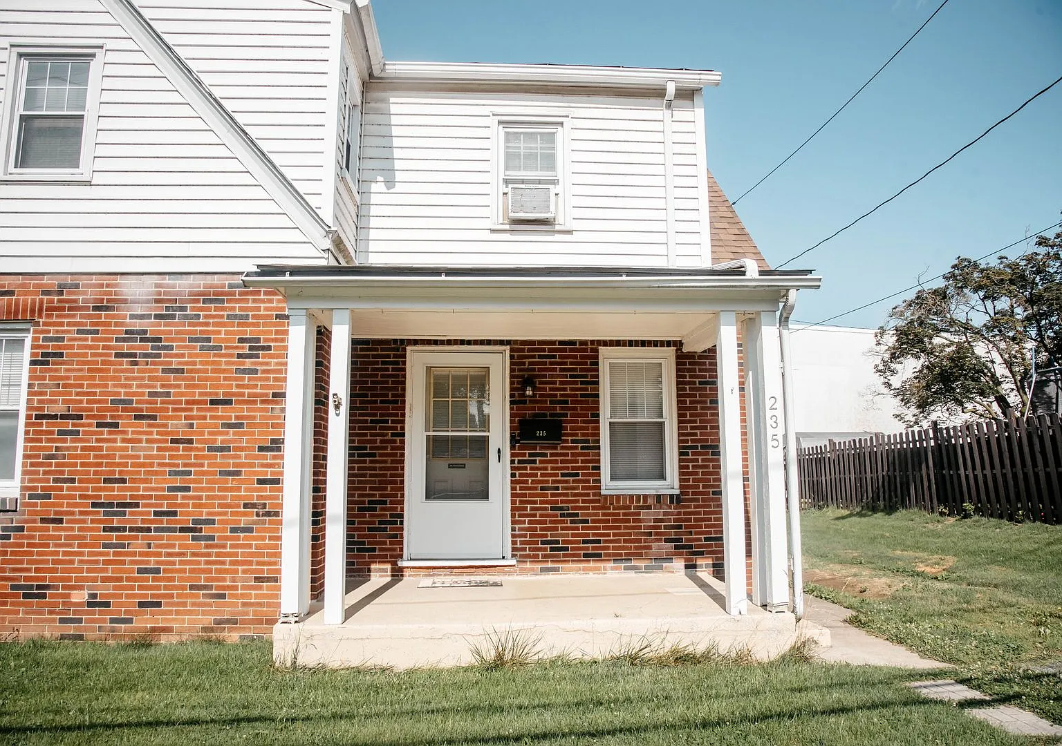 235 Adelia St — Photo 4