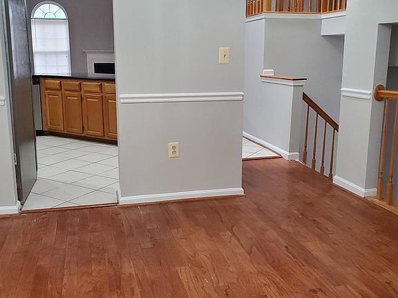 3rd image of 6163 Oaklawn Ln