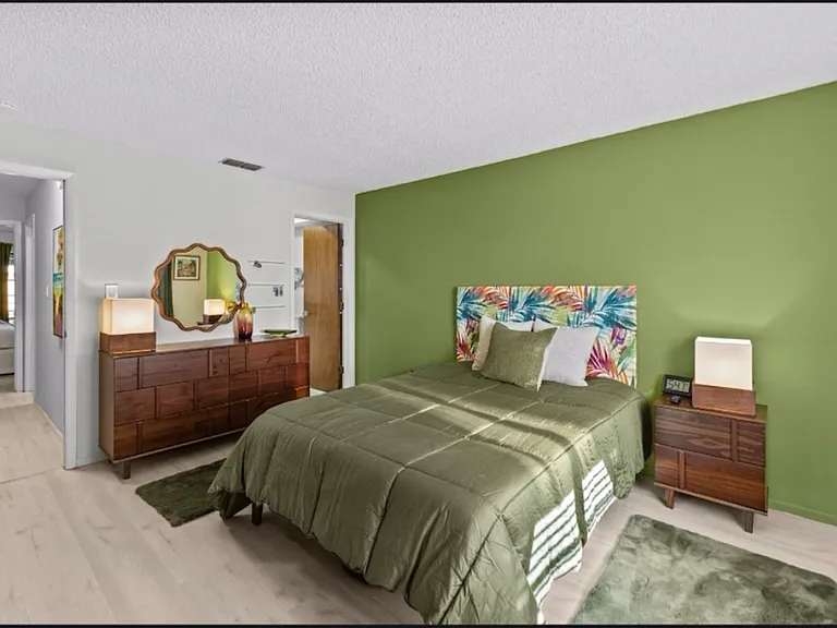 2240 Pinewood Villas Dr — Photo 10