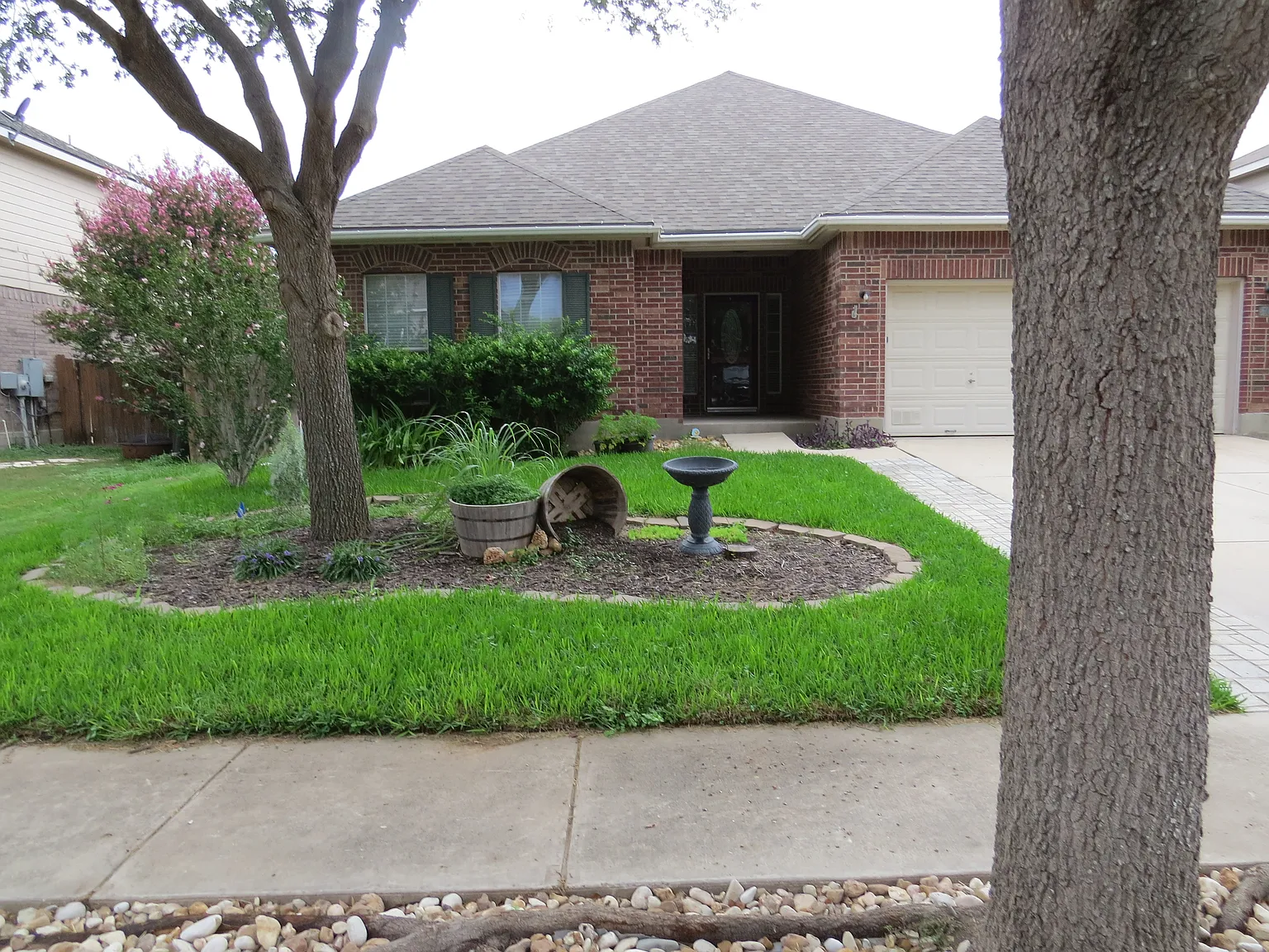 4 bed, 2293 sqft, $2,000 — Photo 2