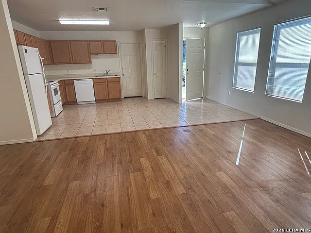 2 bed, 2.0 bath, 982 sqft, $1,225 — Photo 3