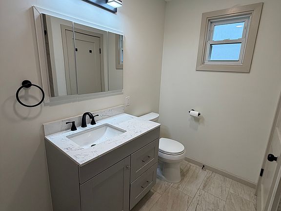 4th image of 243 E 18th Ave