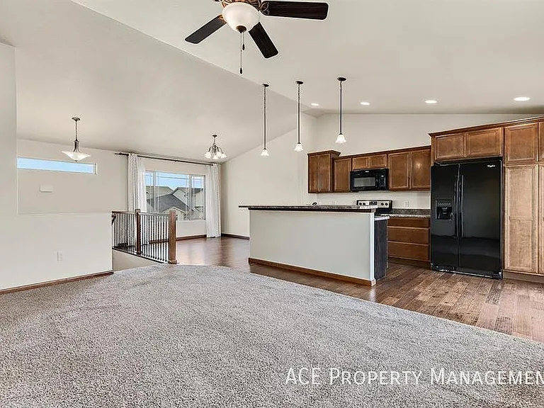 3119 New England St — Photo 3
