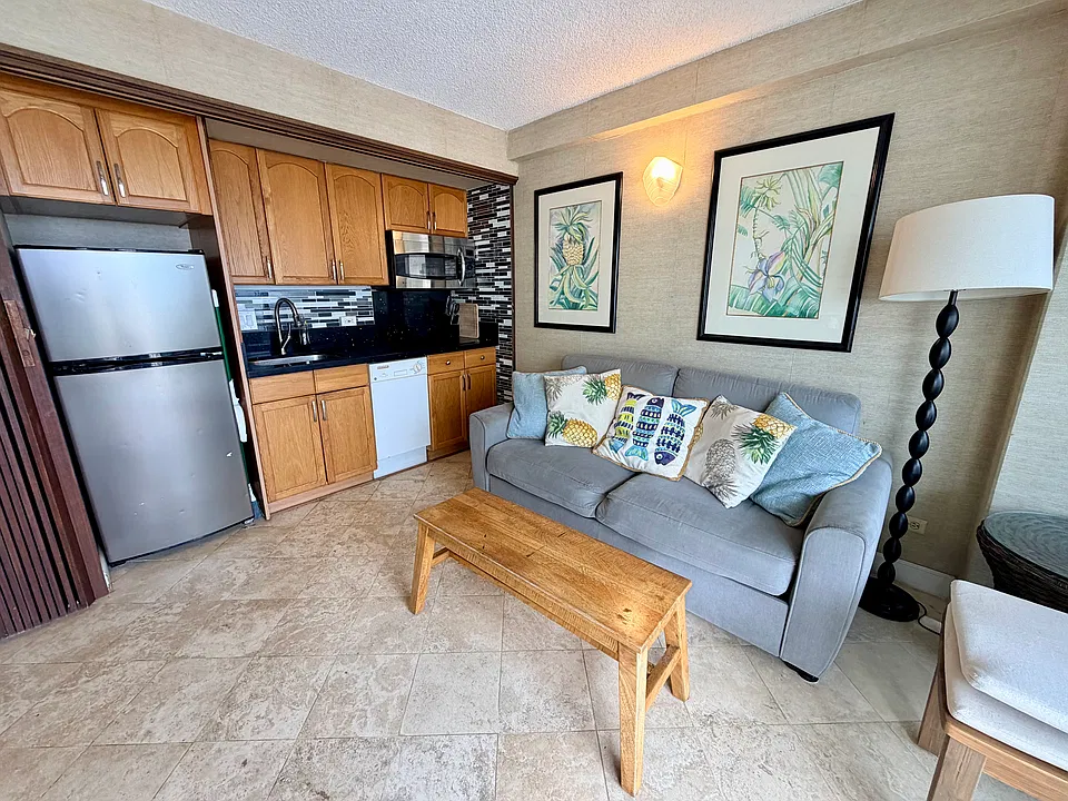 2440 Kuhio Ave #1806