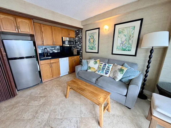 2440 Kuhio Ave APT 1806, Honolulu, HI 96815