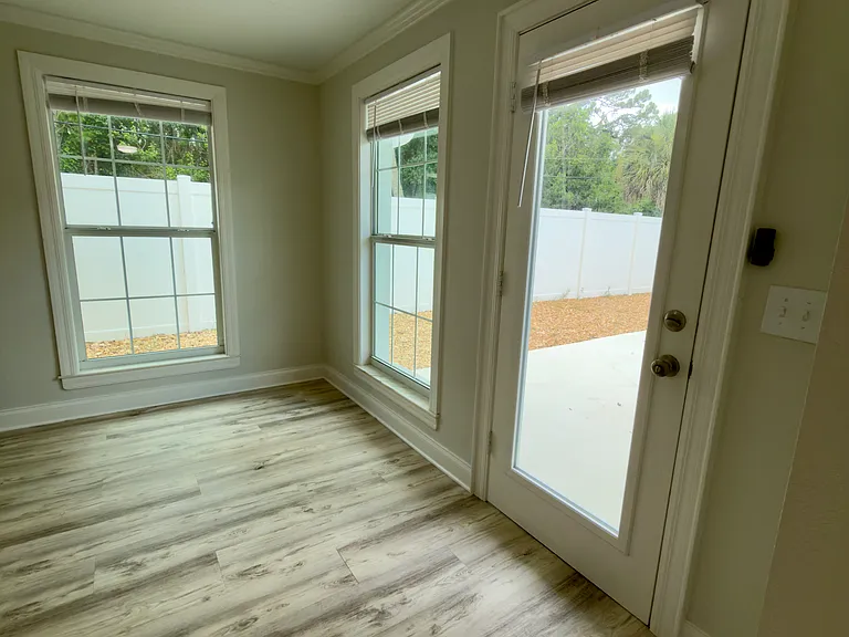 1033 Hermosa Dr — Photo 8