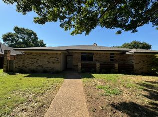 1922 Kensington Dr, Carrollton, TX 75007
