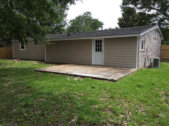 5th image of 2411 Pinewood Dr