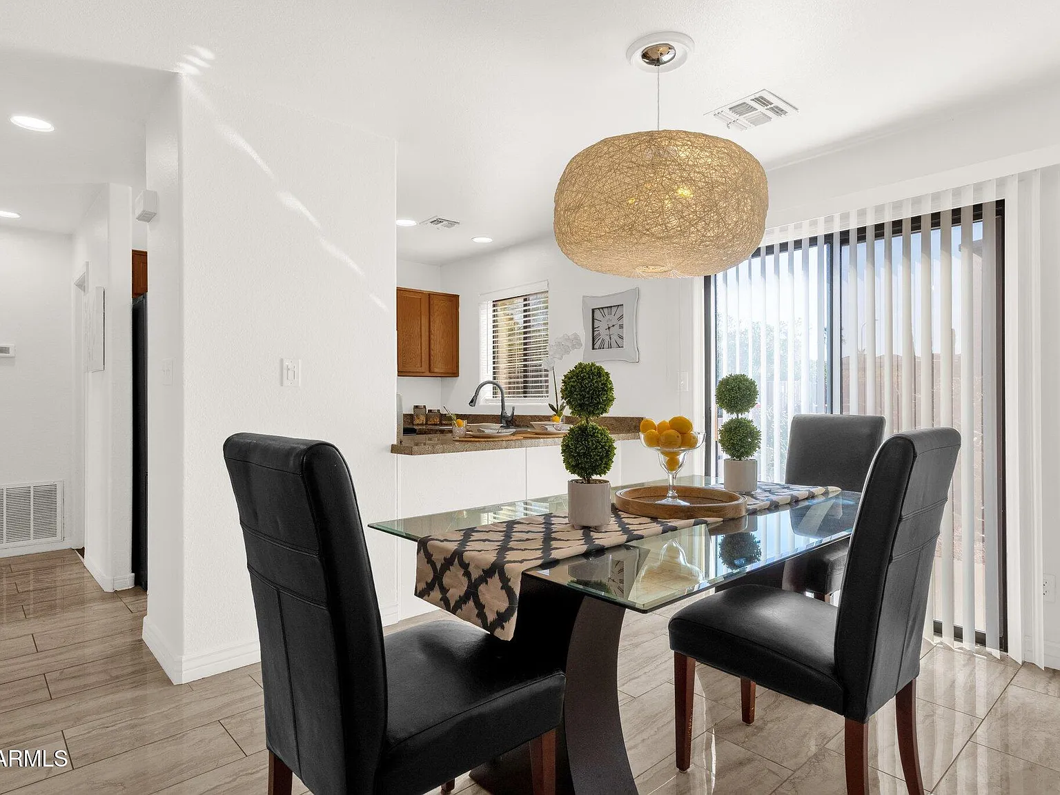 2 bed, 2.0 bath, 912 sqft, $2,200 — Photo 3