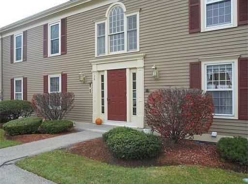 1st image of 28 Essex Green Ln