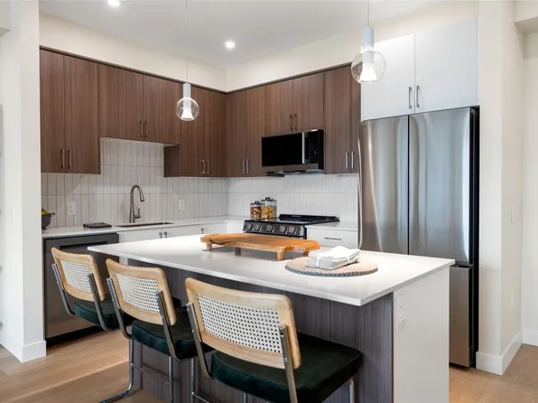 777 Station Ave #508, Langford, BC V9B 2S1